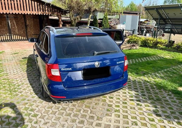 Skoda Superb cena 40500 przebieg: 300000, rok produkcji 2015 z Sochaczew małe 106